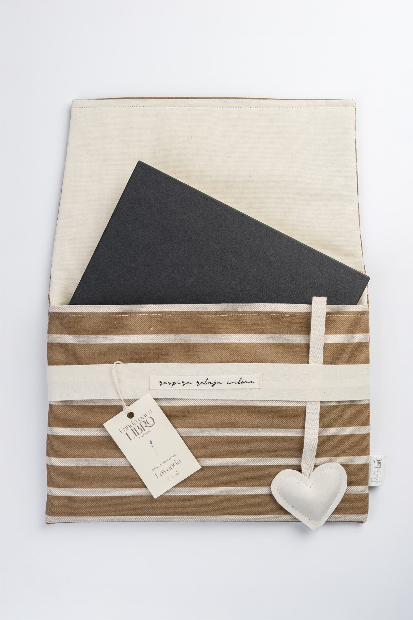 Funda de Tela para Libros hecha a mano en algodón natural con corazón aromático