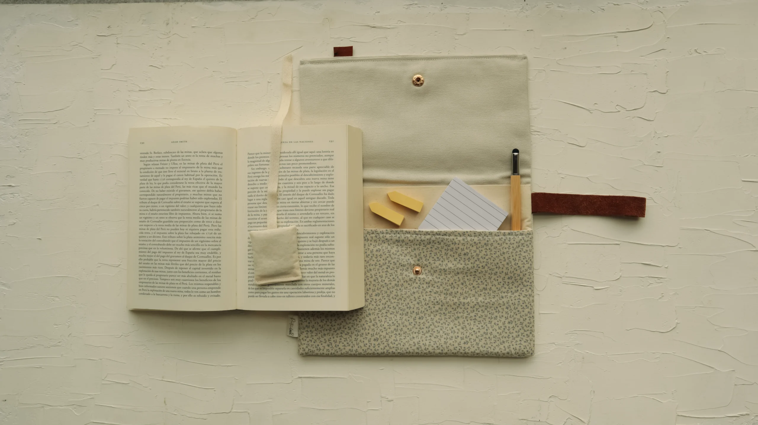 Bolso de Tela para Libros Azul Nomeolvides artesanal en lona natural