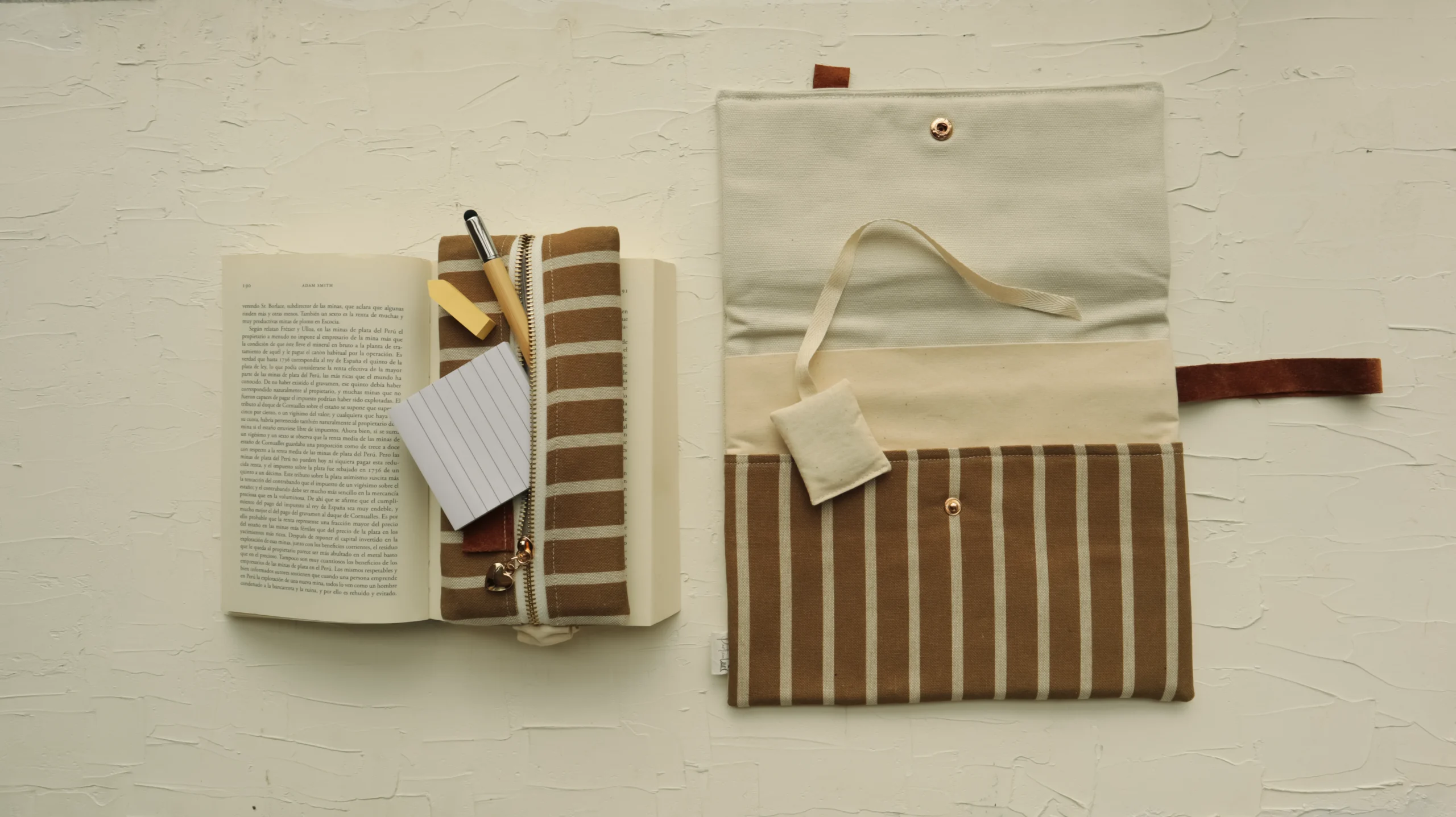 Bolso de tela para libros Mediterráneo de Particulart en uso versátil